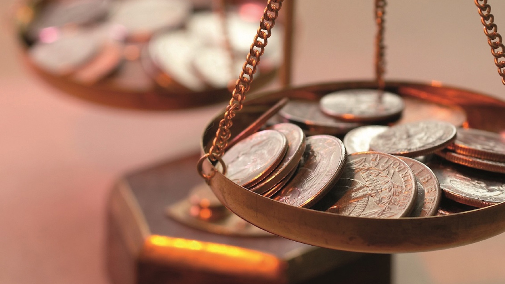 Weegschaal met geld (groot).jpg
