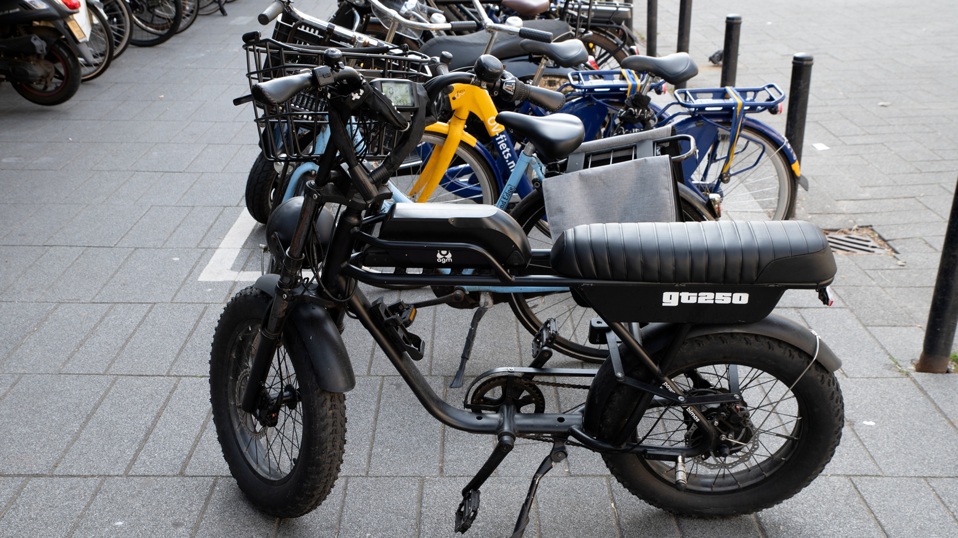 Fatbike LR Shutterstock 2471862617